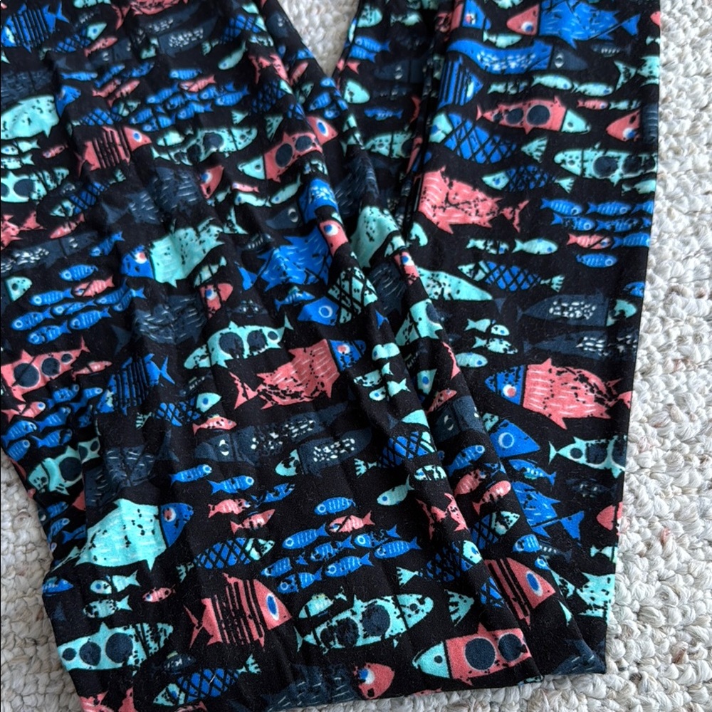 Lularoe one size Fish phish Colorful Leggings brand new